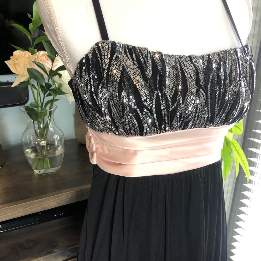 Black and pink asymmetrical cocktail dress 👠💃🏼